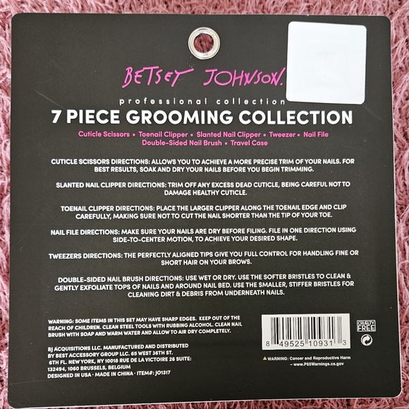 Betsey Johnson | 7 Piece Grooming Collection | Pink | Nail Gift Set | Body Care - Picture 3 of 4